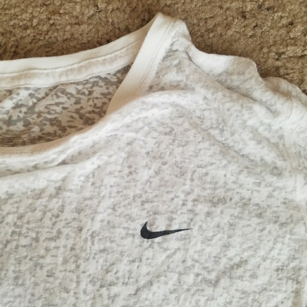 NIKE  t-shirt